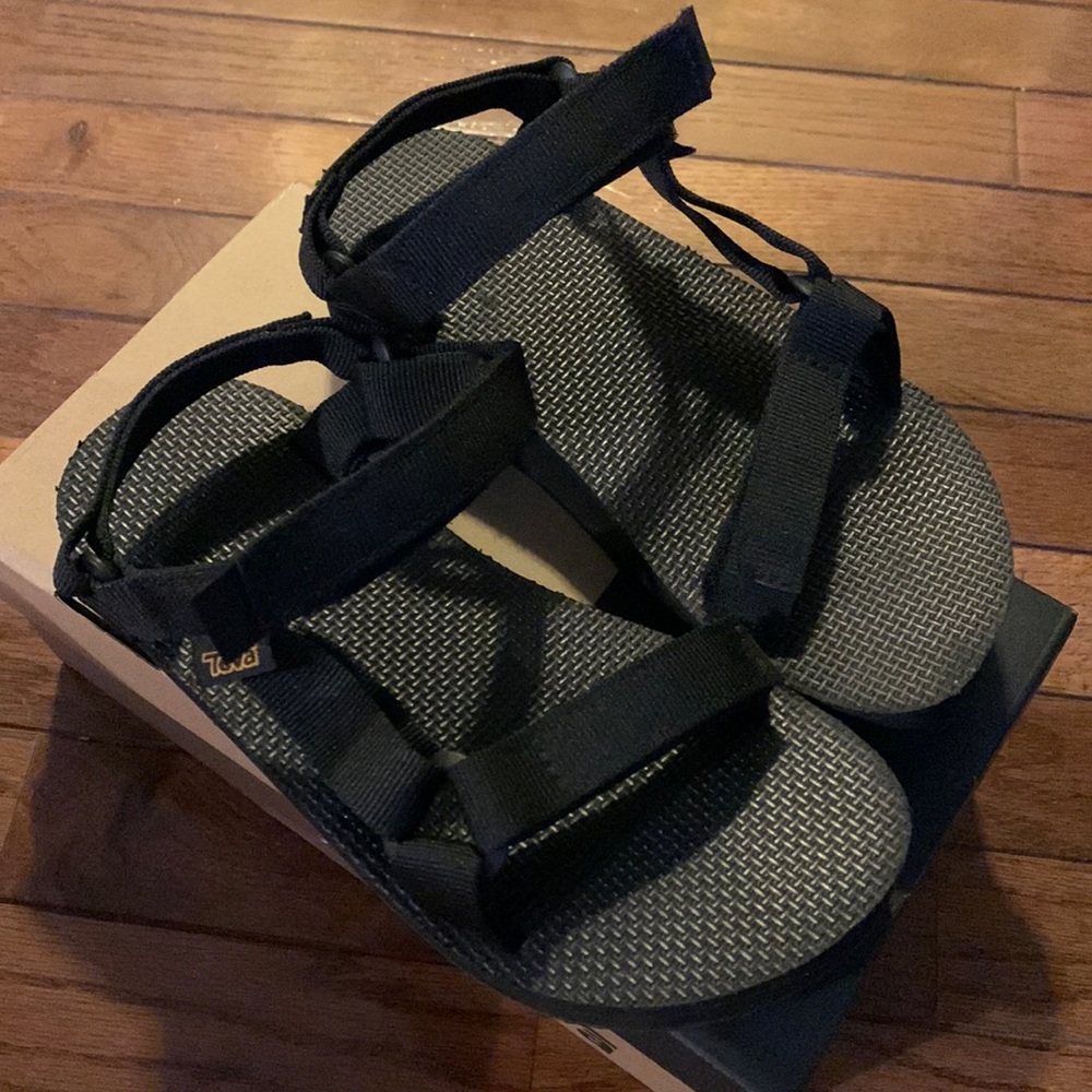 Kids size 3 Teva in black. Worn once.